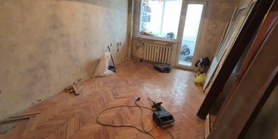 Q3-Spachtelung, Grundierung, Tapezieren und Weißanstrich – Köln